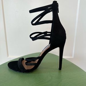 Steve Madden strappy suede heels / pumps